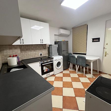 Sisterhood Hostel-Female Only Tirana Kültér fotó