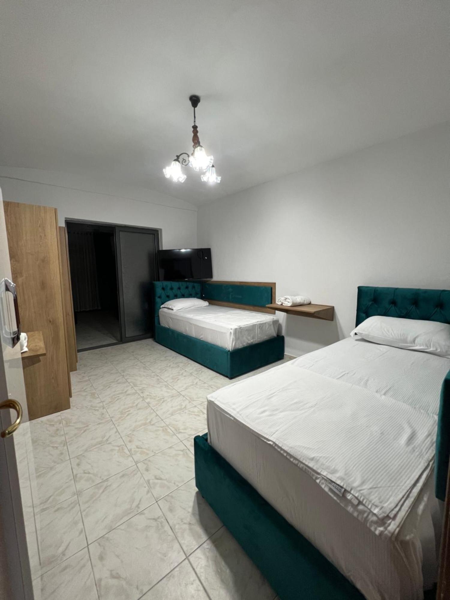 Sisterhood Hostel-Female Only Tirana Kültér fotó