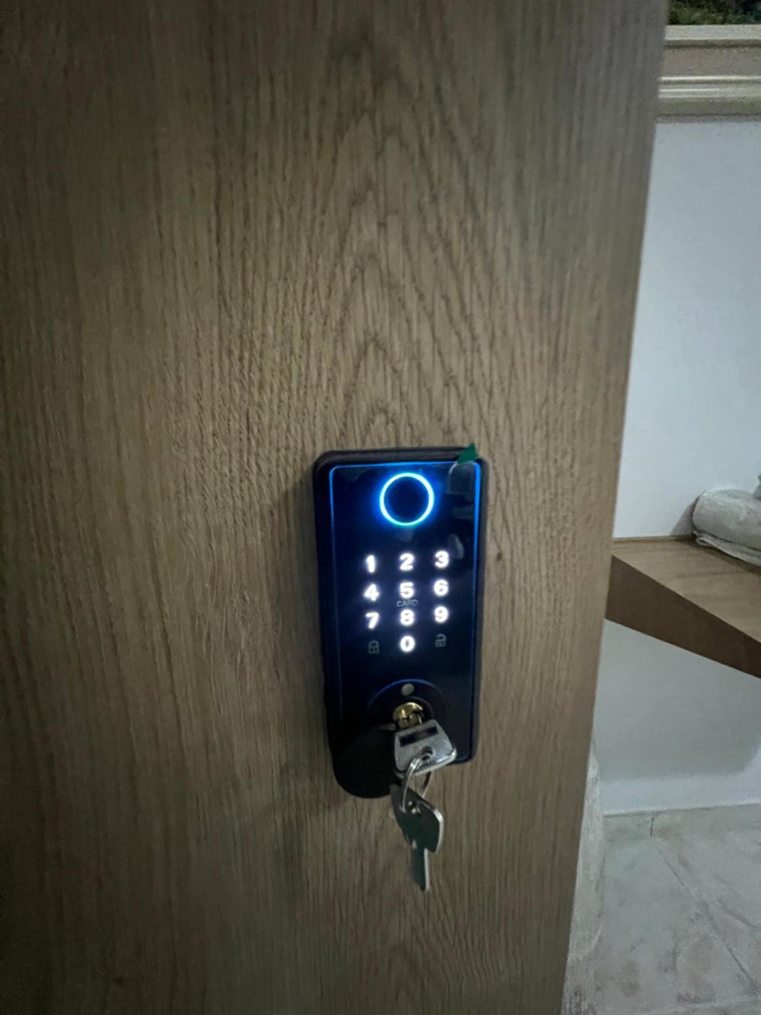 Sisterhood Hostel-Female Only Tirana Kültér fotó