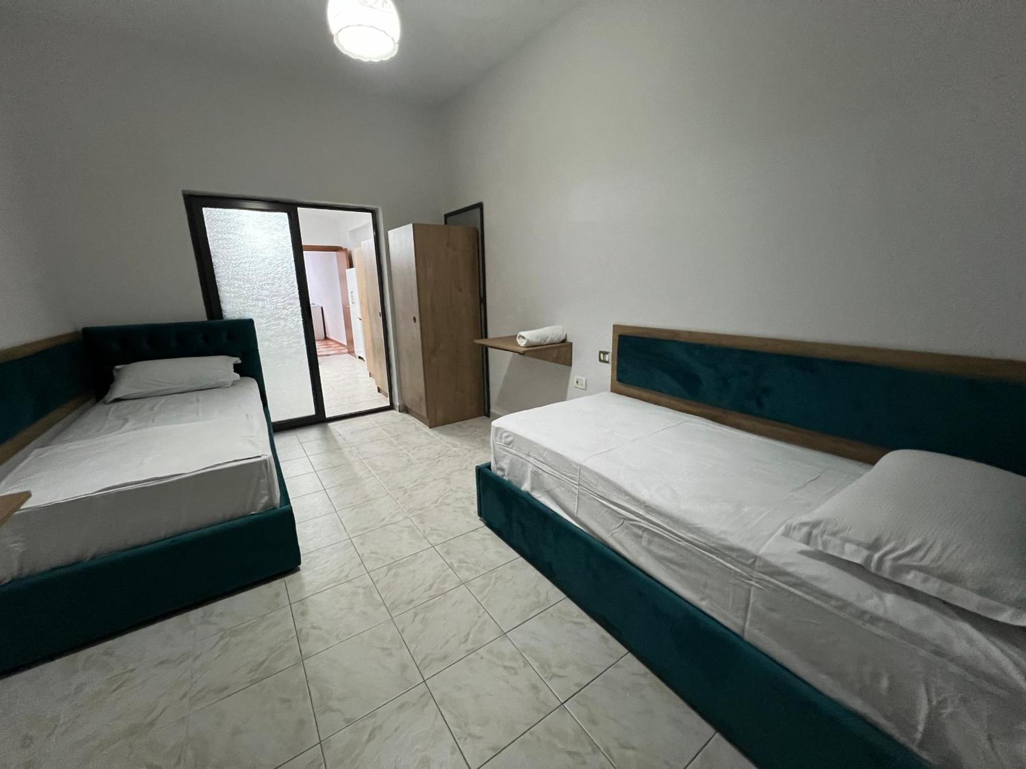 Sisterhood Hostel-Female Only Tirana Kültér fotó