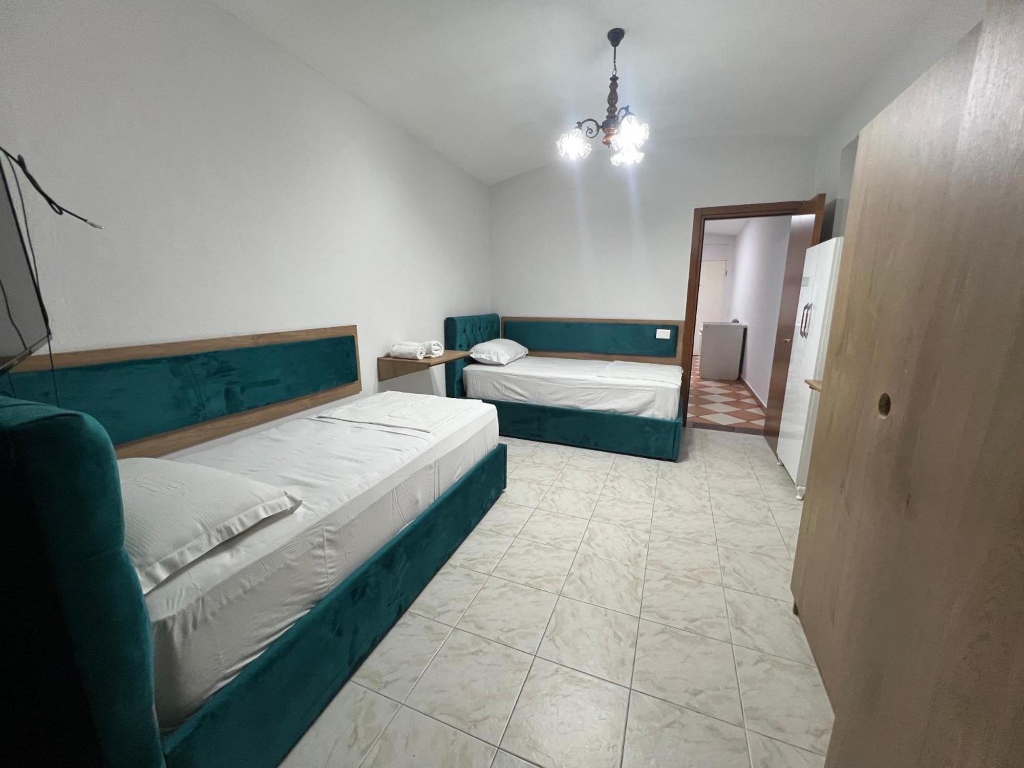 Sisterhood Hostel-Female Only Tirana Kültér fotó